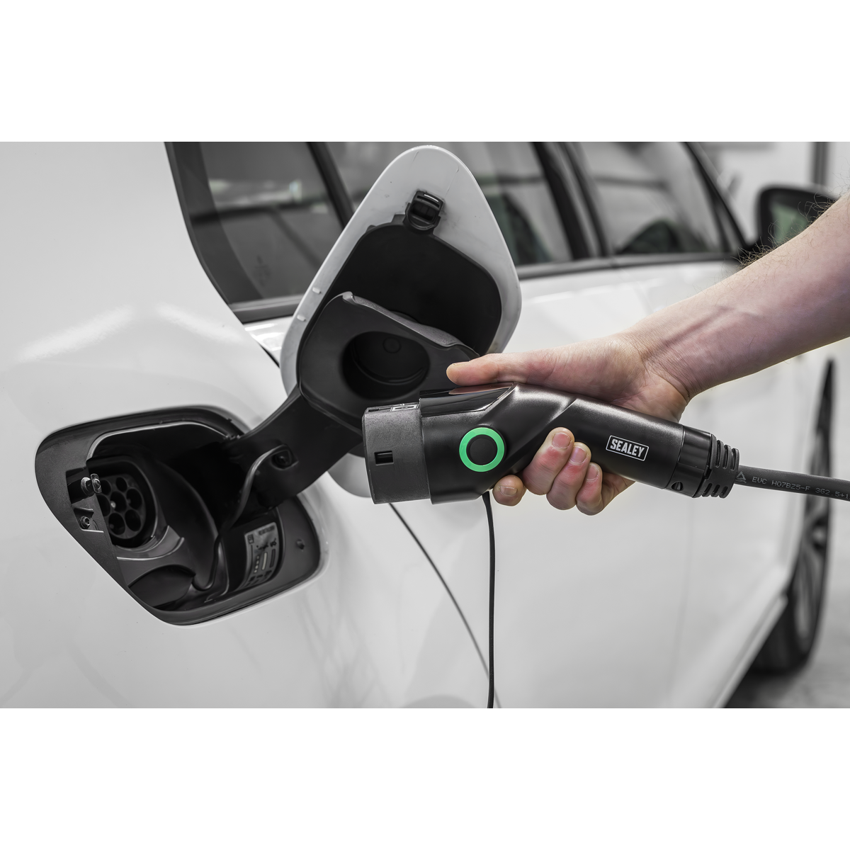 Sealey EVAC2 5m Adjustable (3.5kW) Type 2 to UK 3-Pin Plug Portable EV Charger