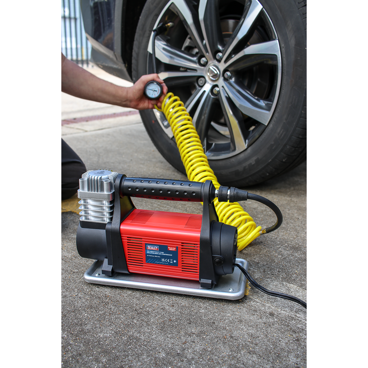 Sealey MAC07 Heavy-Duty Tyre Inflator/Mini Air Compressor 12V