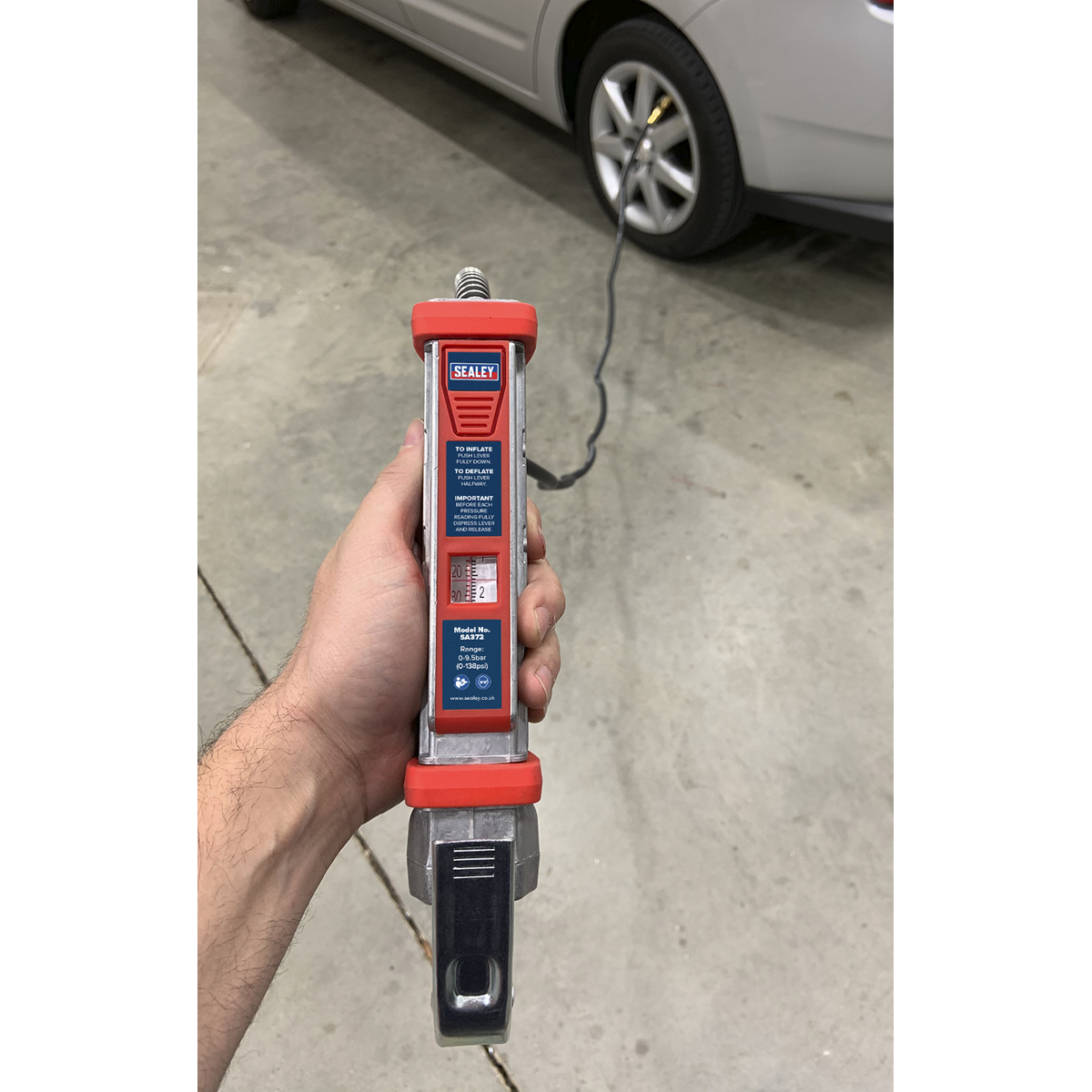 Sealey SA372 Tyre Inflator with 2.7m Hose & Clip-On Connector
