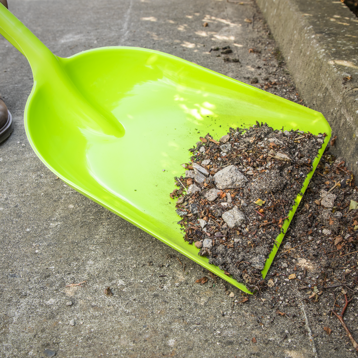 Sealey SS10 General-Purpose Polypropylene Shovel with 690mm Handle