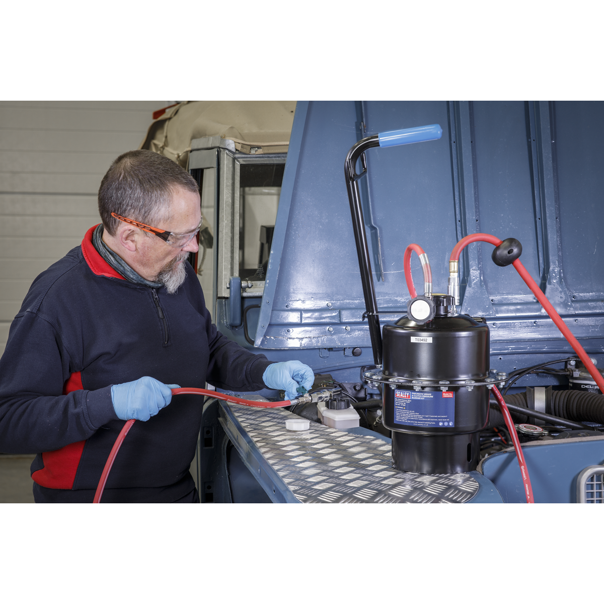 Sealey VS0204A Pneumatic Brake & Clutch Pressure Bleeder Kit 5L