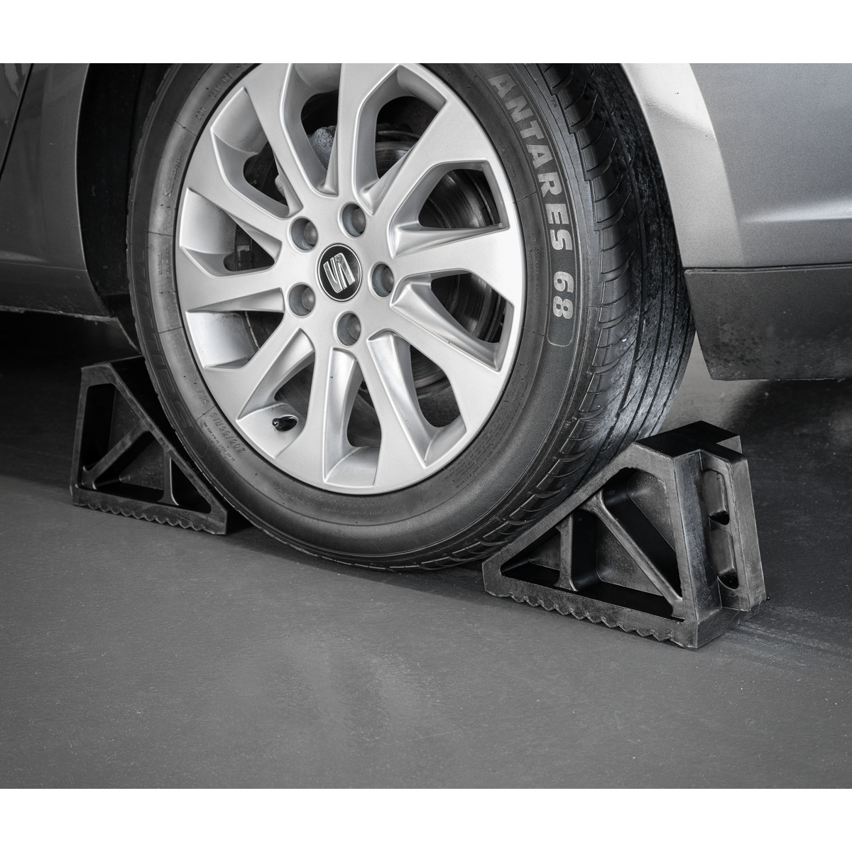 Sealey WC02 Rubber Wheel Chocks - Pair