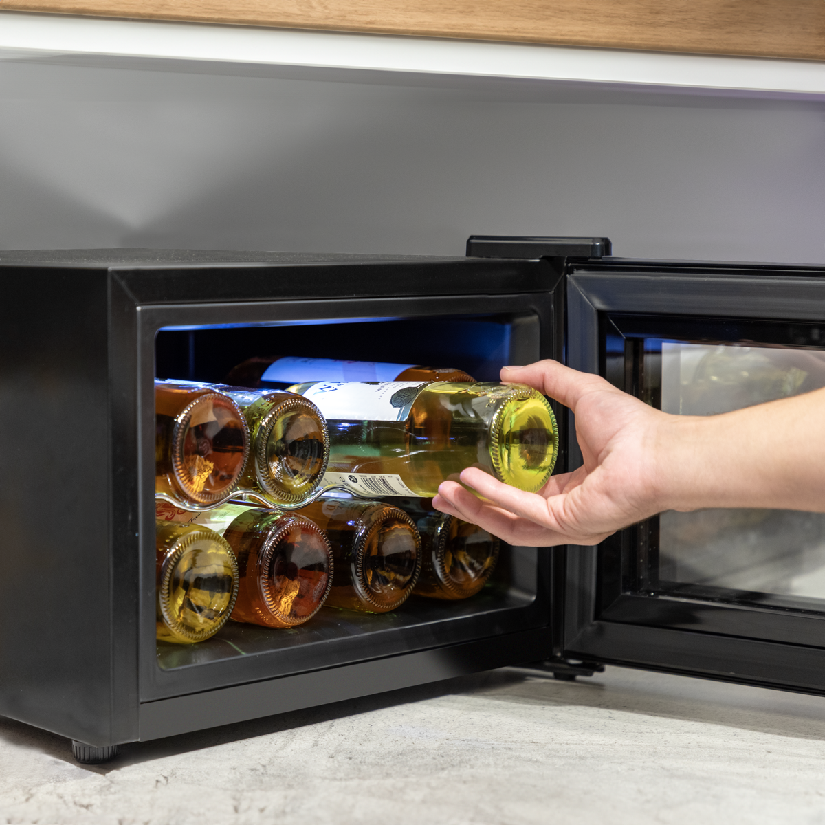 Baridi DH218 Baridi 8 Bottle Thermoelectric Tabletop Wine Cooler with Touch Control - Black