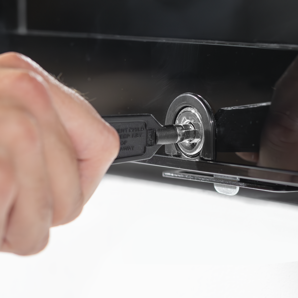 Baridi DH223 Baridi Under-Counter Drinks/Beer & Wine Fridge 115L Capacity