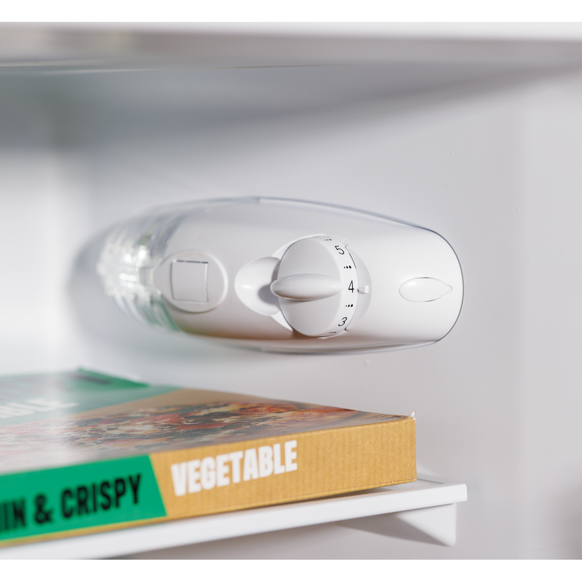 Baridi DH252 Baridi 70/30 Low Frost Fridge Freezer 157L Capacity - White
