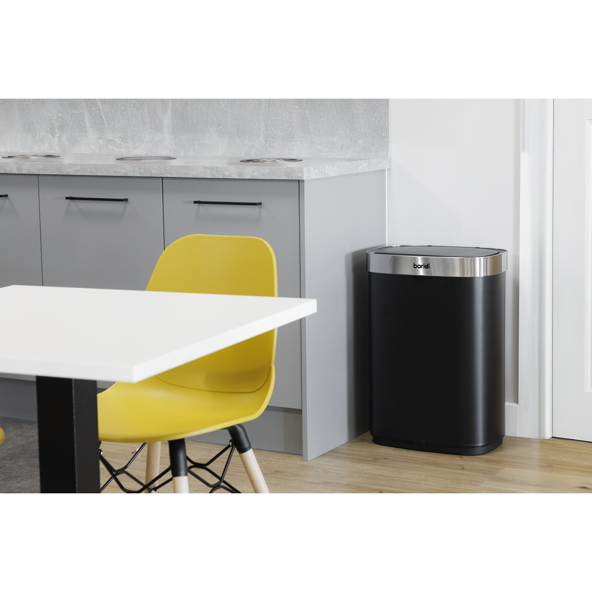 Baridi DH282 Baridi Sensor Bin 65L - Black/Stainless Steel