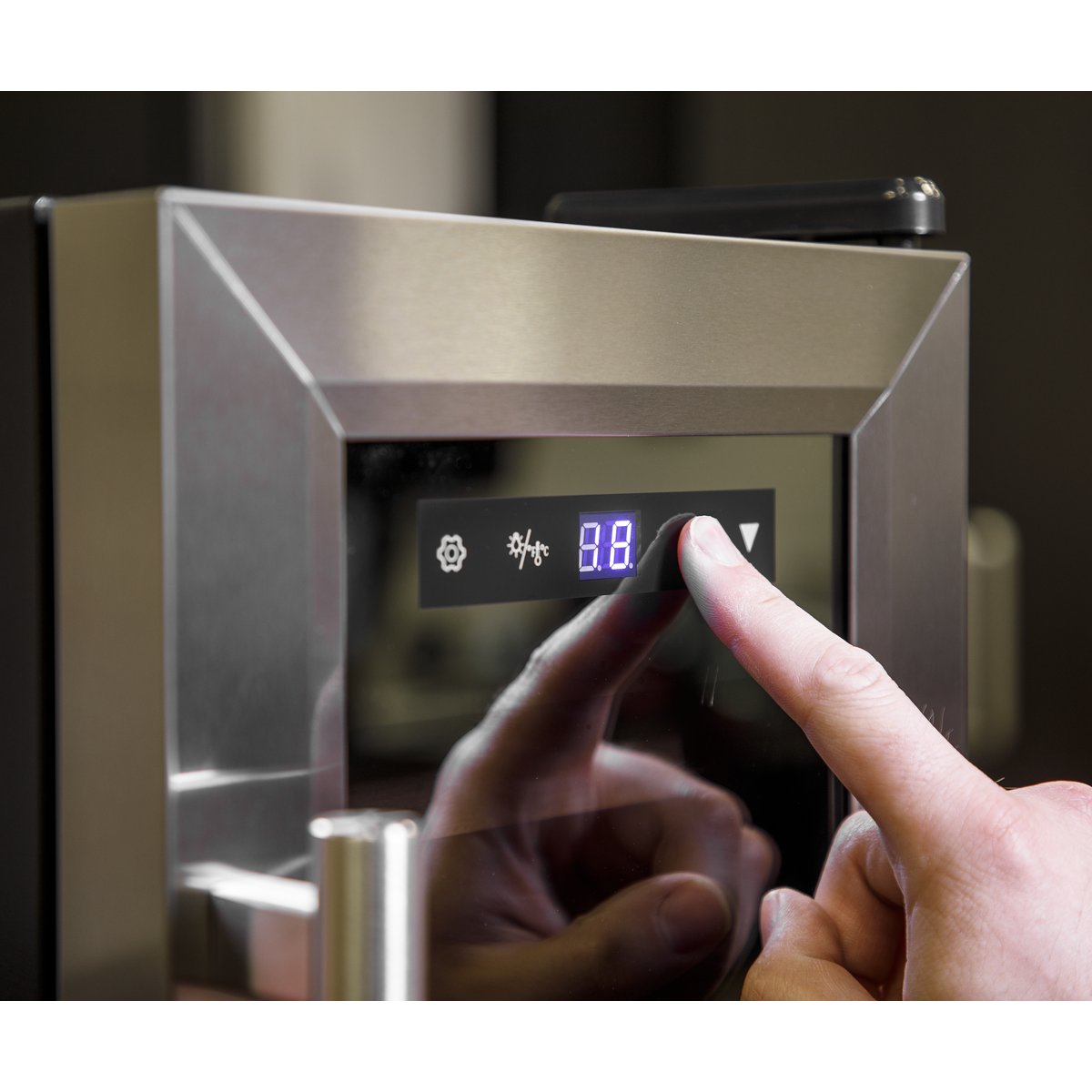 Baridi DH29 Baridi 18 Bottle Wine Fridge with Digital Touch Screen Controls & LED Light - Stainless Steel