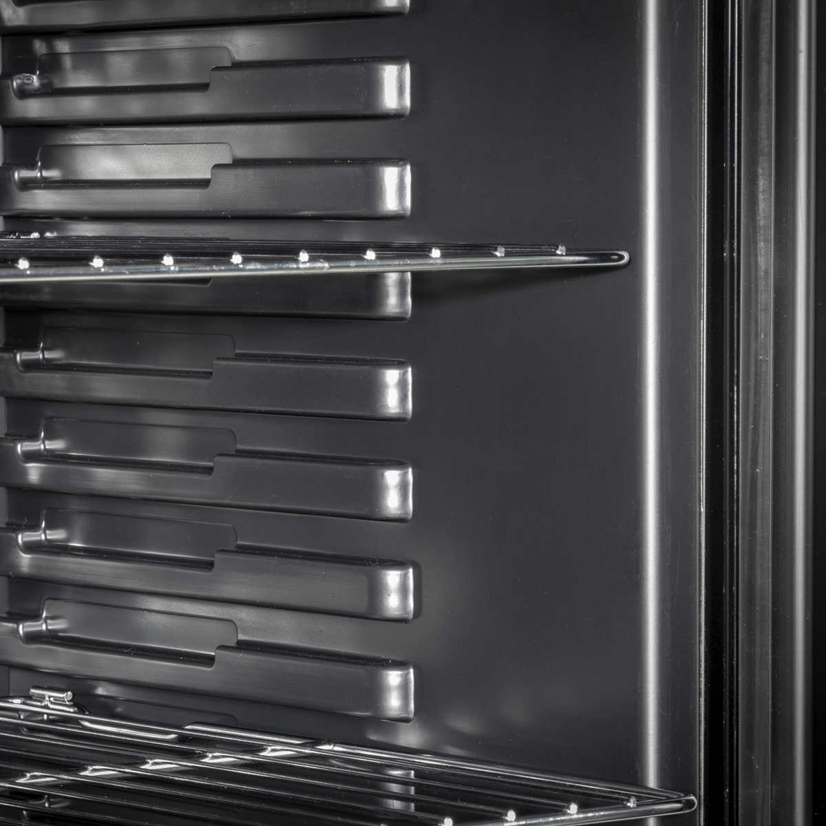 Baridi DH31 Baridi Undercounter Drinks, Beer & Wine Fridge with Wire Shelves, Internal Light & Security Lock 85L - Stainless Steel