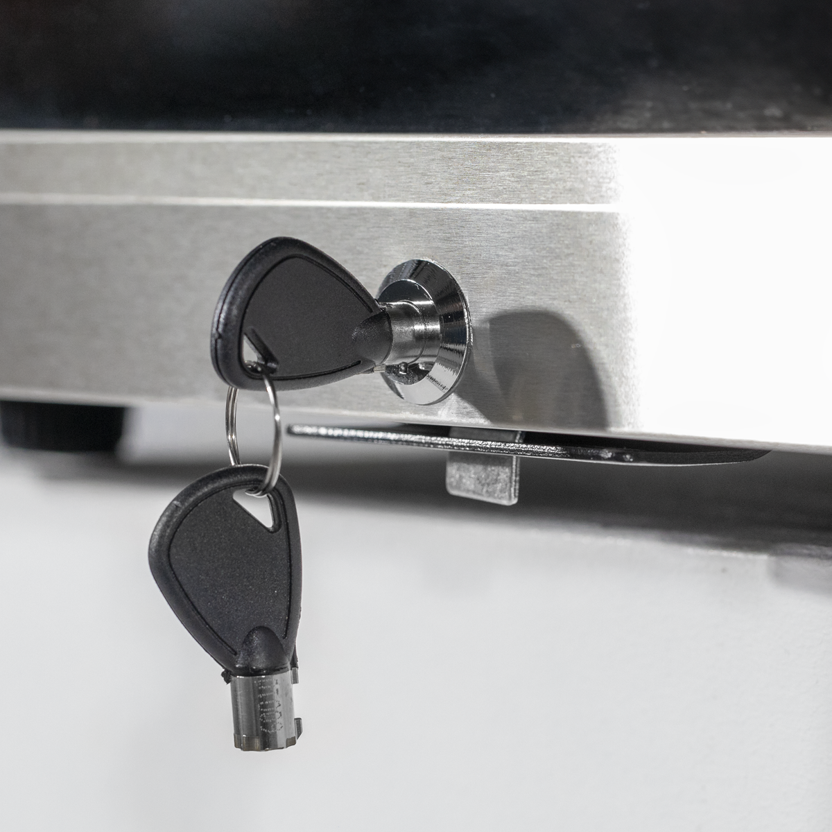 Baridi DH75 Baridi Mini Tabletop Beer & Drinks Fridge with Lock & Key, Metal Shelves & LED Light 50L - Stainless Steel