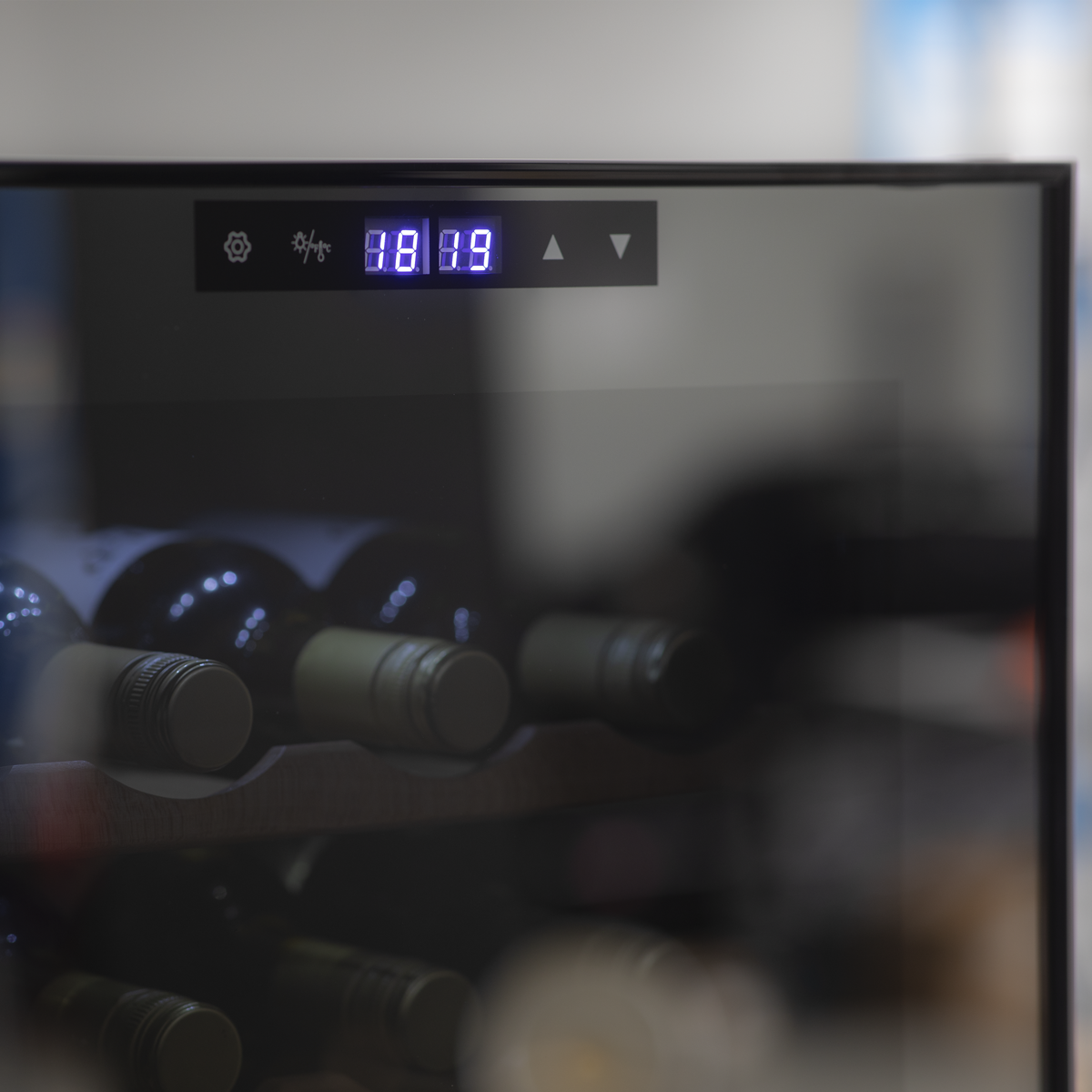 Baridi DH93 Baridi 55 Bottle Dual Zone Wine Fridge with Digital Touch Screen Controls, Beech Wood Shelves & LED Light - Black