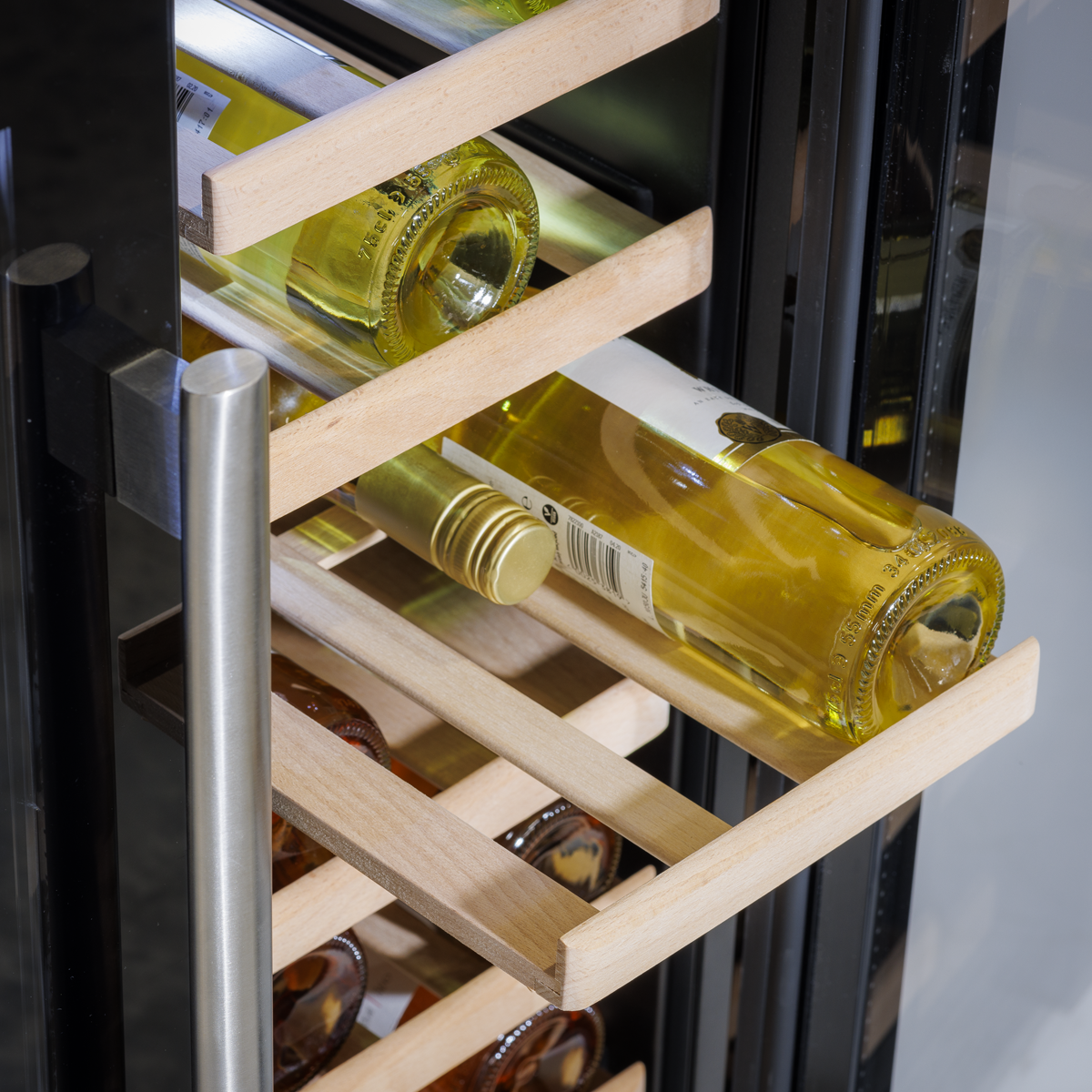 Baridi DH96 Baridi 40 Bottle/120 Can Dual Zone Undercounter/Freestanding Wine & Drinks Fridge - Black