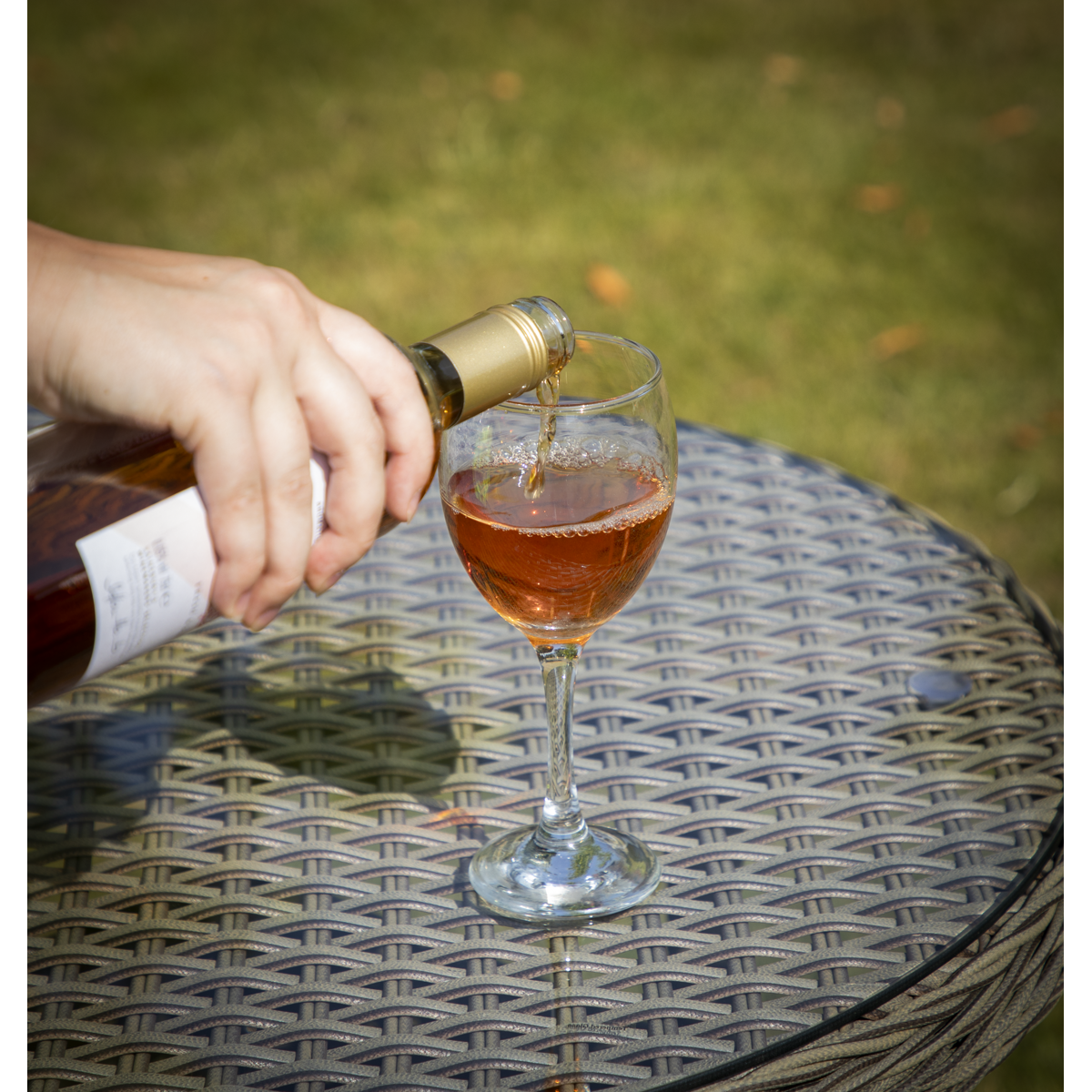 Dellonda DG65 Dellonda Chester Rattan Wicker Round Outdoor Table with Tempered Glass Top