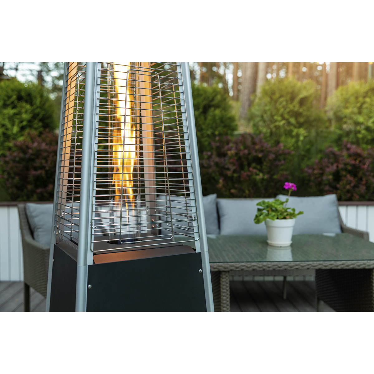Dellonda DG98 Dellonda Pyramid Gas Outdoor Garden Patio Heater 13kW Commercial & Home Use