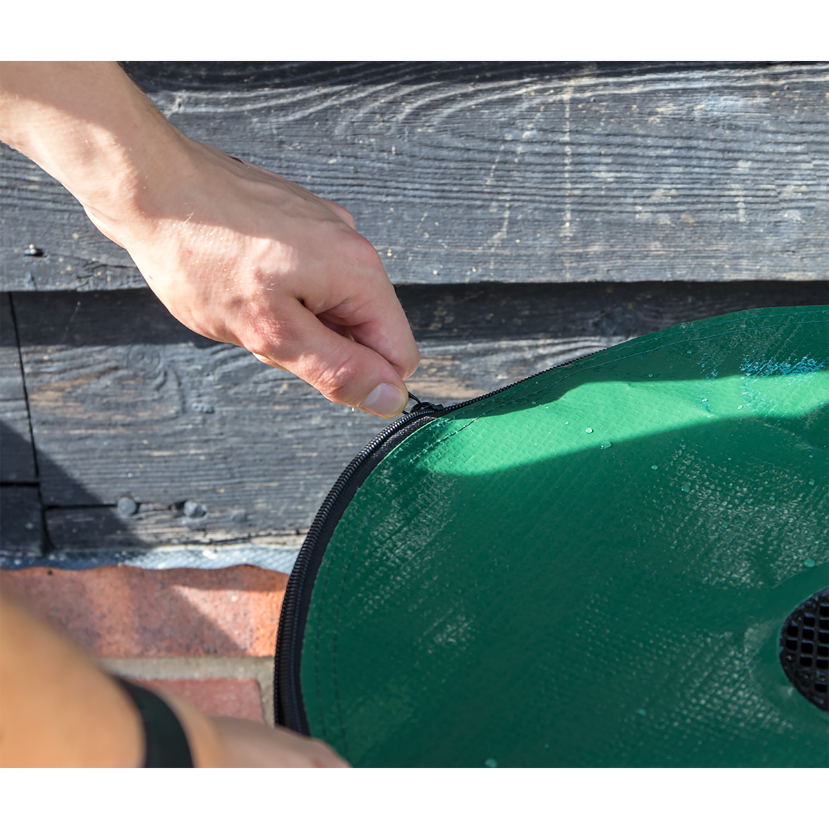 Dellonda DG9 Dellonda Collapsible PVC Garden Water Butt with Zipped Lid & Drain Tap 250L