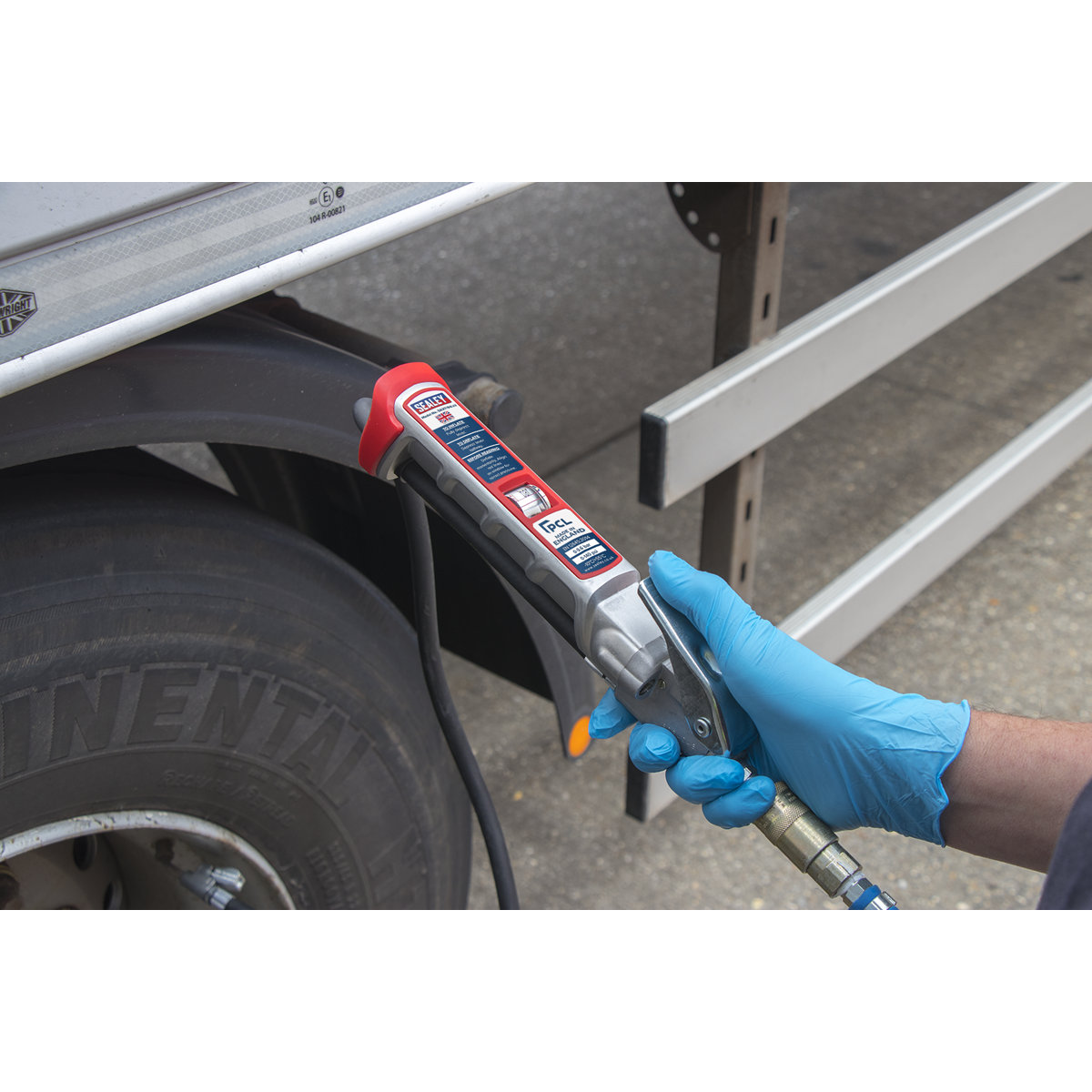PCL SA37/94 PCL Professional Tyre Inflator with 2.5m Hose & Clip-On Connector