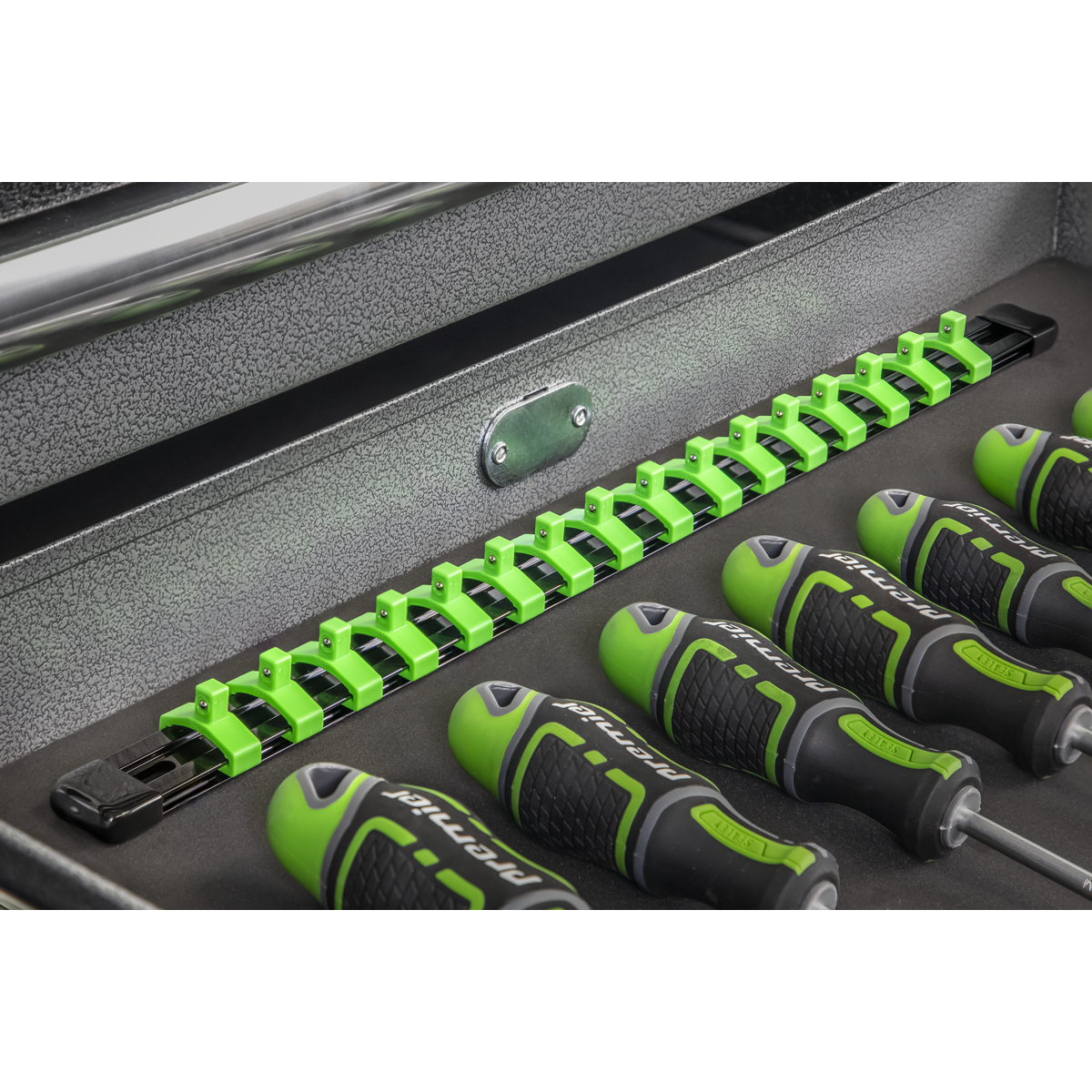 Premier AK27052HV Premier Socket Retaining Rail with 16 Clips 1/4"Sq Drive - Hi-Vis Green