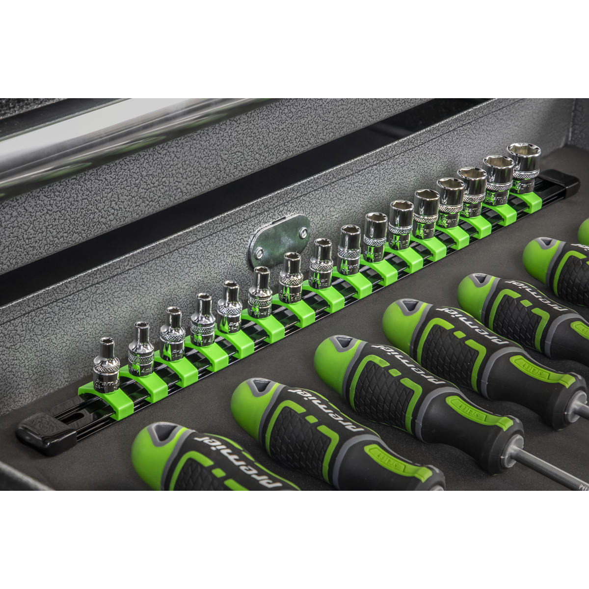 Premier AK27052HV Premier Socket Retaining Rail with 16 Clips 1/4"Sq Drive - Hi-Vis Green