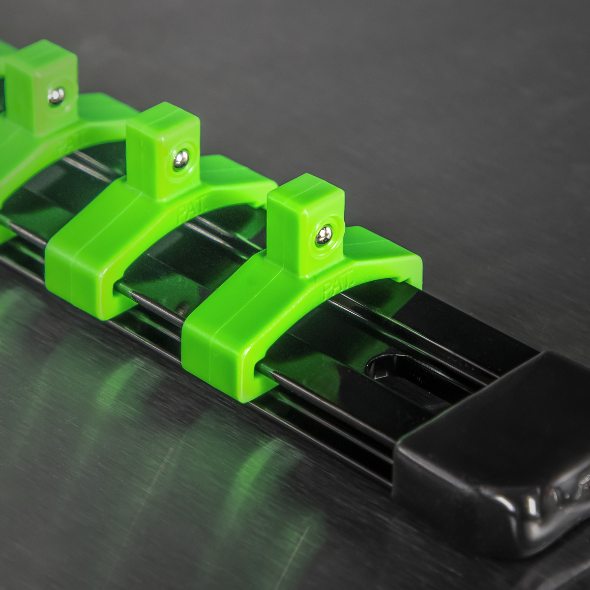 Premier AK27052HV Premier Socket Retaining Rail with 16 Clips 1/4"Sq Drive - Hi-Vis Green