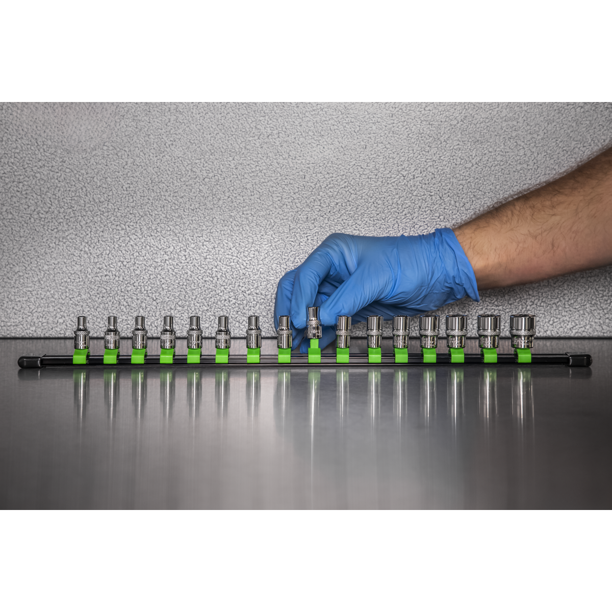 Premier AK27052HV Premier Socket Retaining Rail with 16 Clips 1/4"Sq Drive - Hi-Vis Green