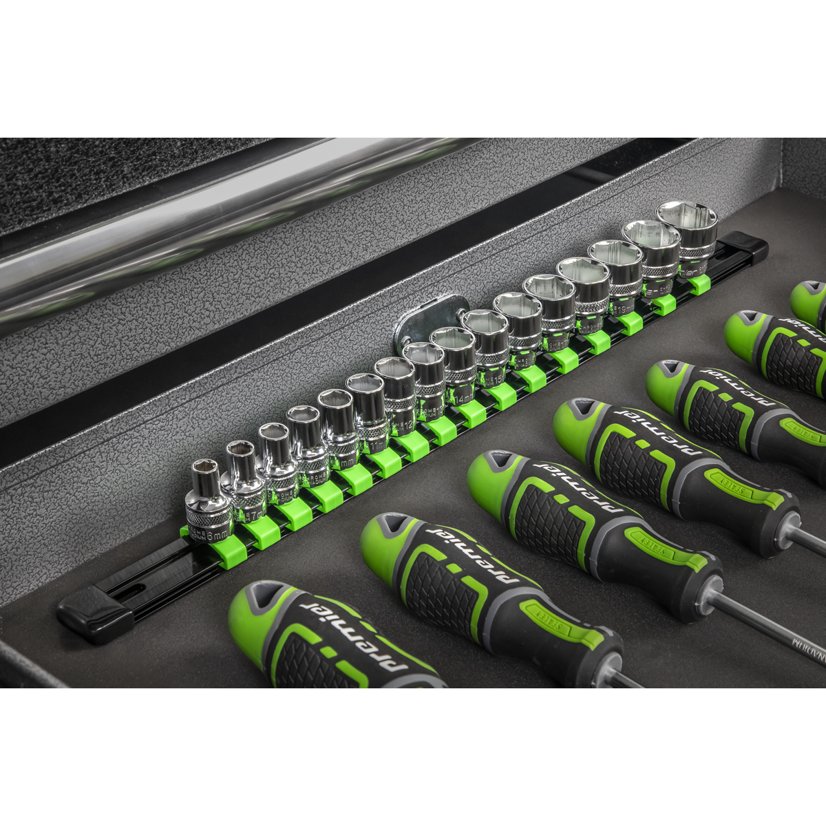 Premier AK27053HV Premier Socket Retaining Rail with 16 Clips 3/8"Sq Drive - Hi-Vis Green