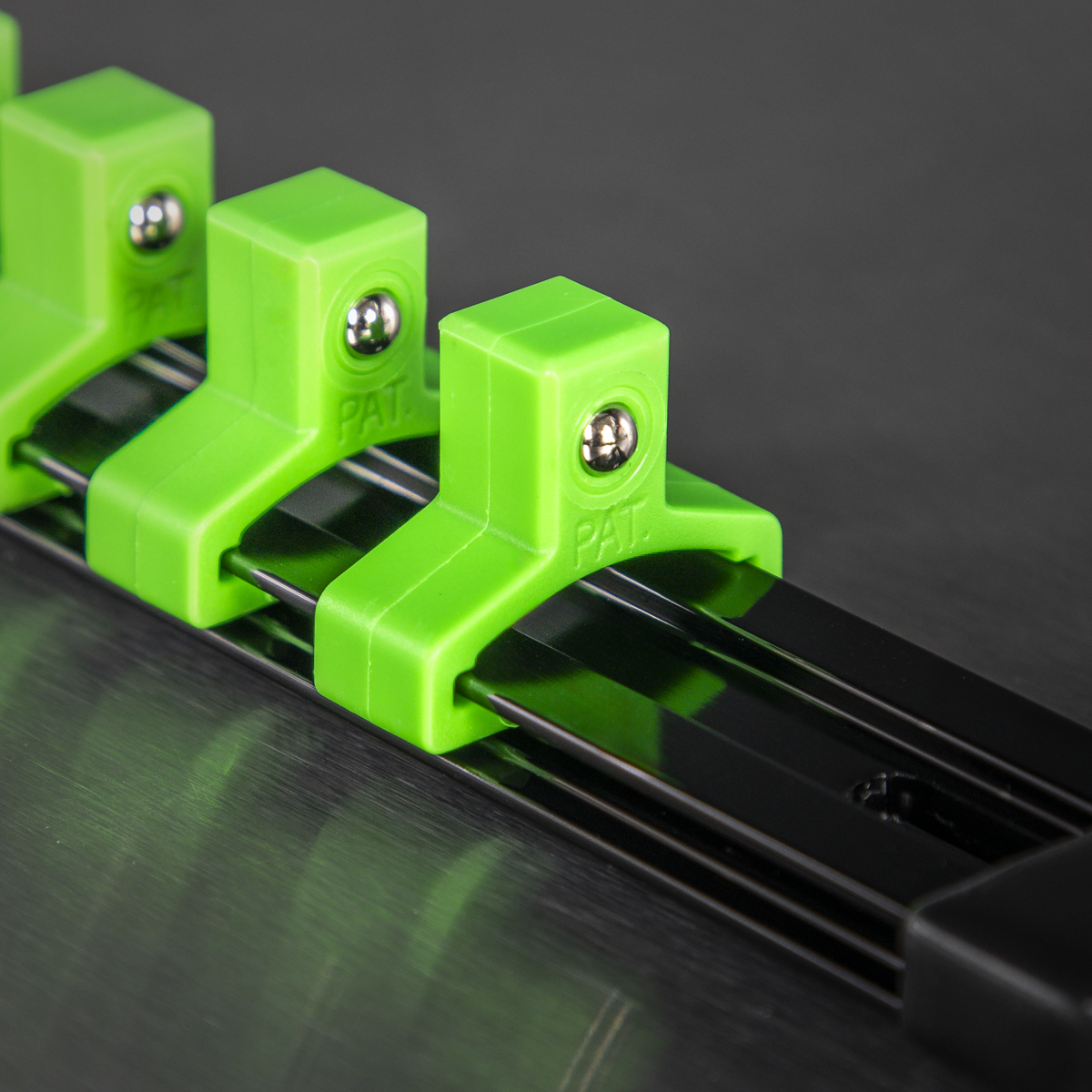 Premier AK27053HV Premier Socket Retaining Rail with 16 Clips 3/8"Sq Drive - Hi-Vis Green