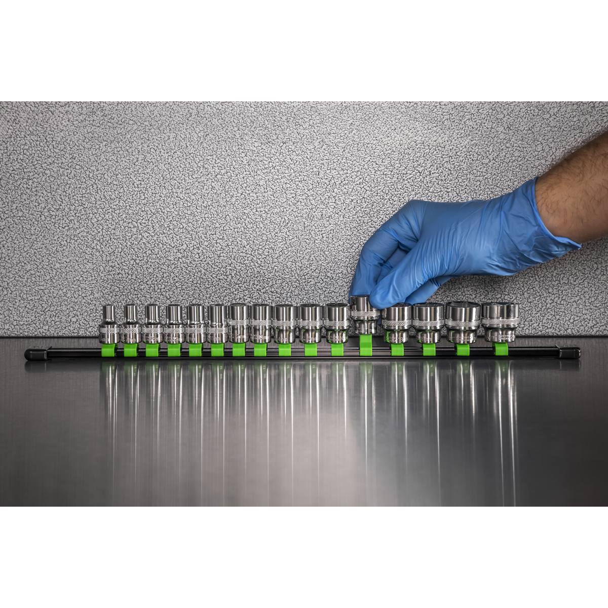 Premier AK27053HV Premier Socket Retaining Rail with 16 Clips 3/8"Sq Drive - Hi-Vis Green