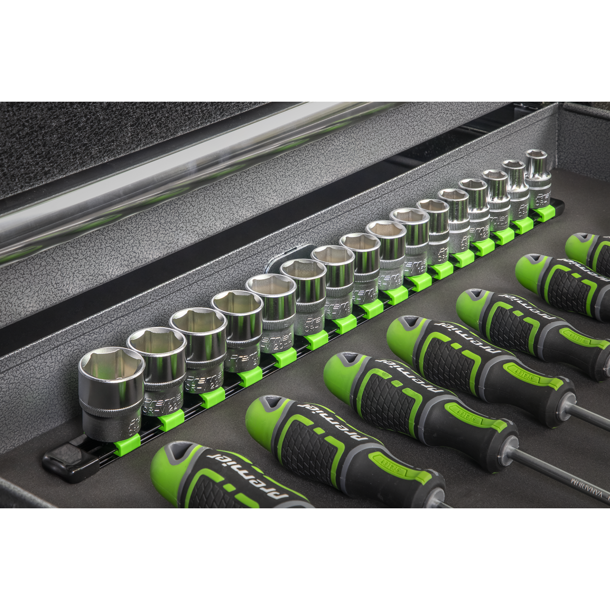 Premier AK27054HV Premier Socket Retaining Rail with 16 Clips 1/2"Sq Drive - Hi-Vis Green