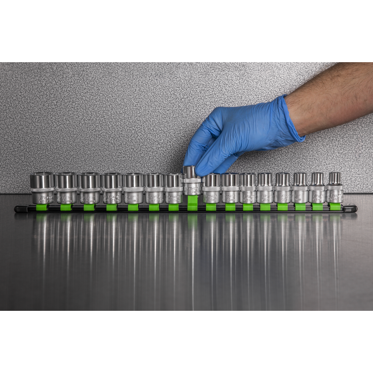 Premier AK27054HV Premier Socket Retaining Rail with 16 Clips 1/2"Sq Drive - Hi-Vis Green