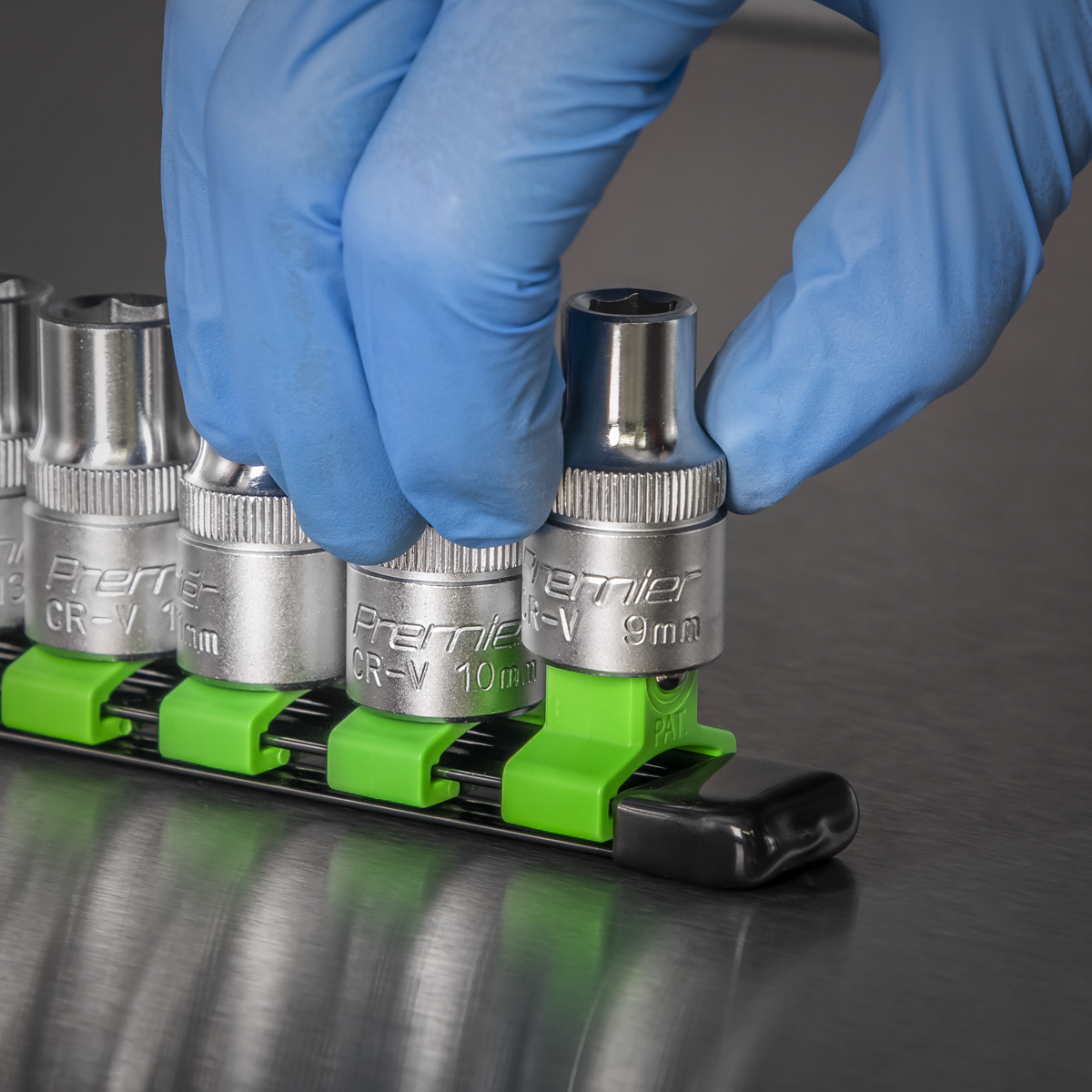 Premier AK27054HV Premier Socket Retaining Rail with 16 Clips 1/2"Sq Drive - Hi-Vis Green