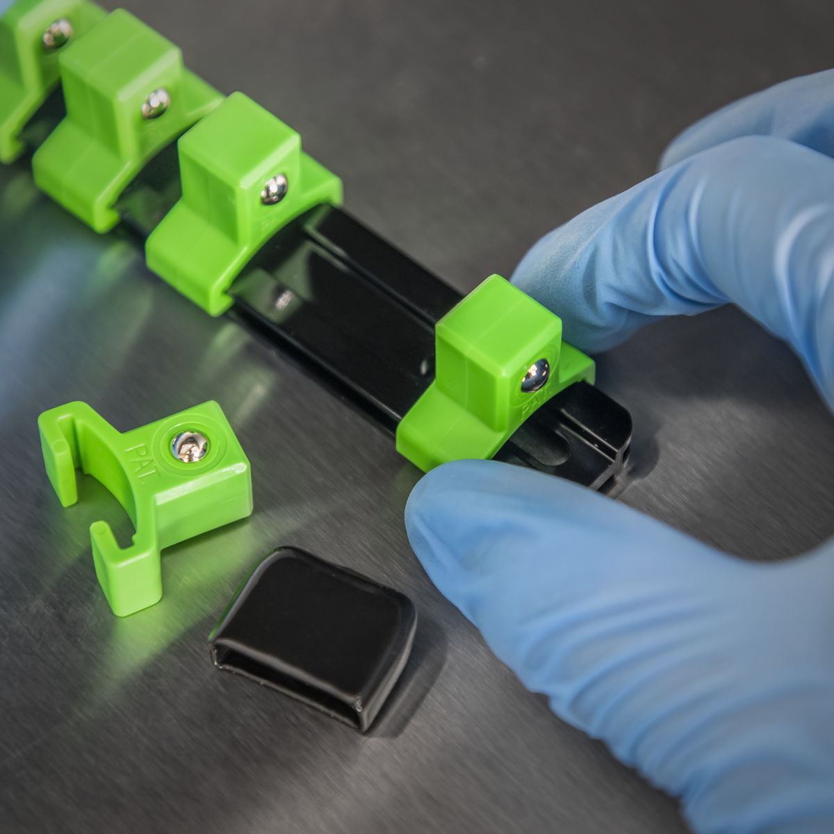 Premier AK27054HV Premier Socket Retaining Rail with 16 Clips 1/2"Sq Drive - Hi-Vis Green