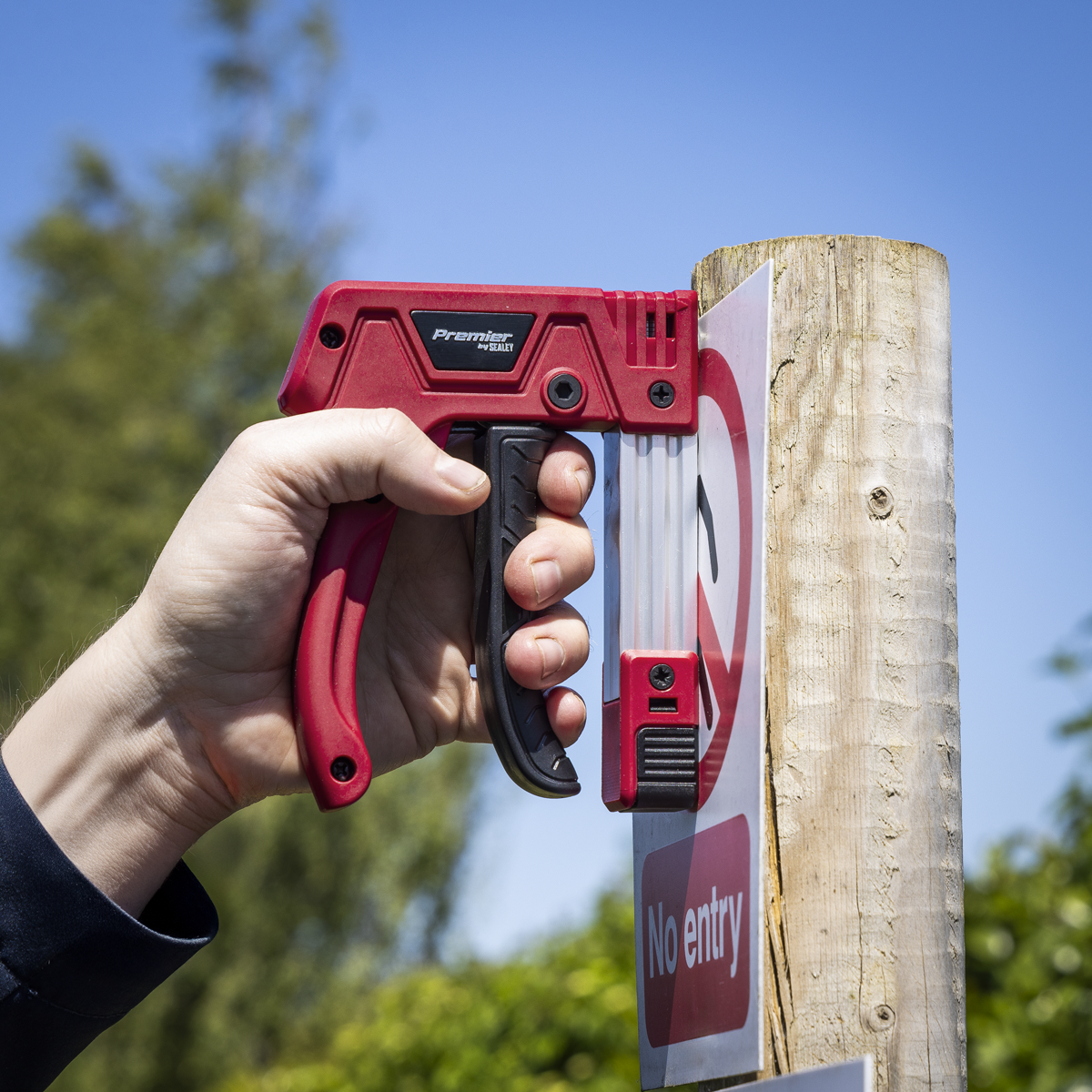 Premier AK7067 Heavy-Duty Staple & Brad Nail Gun