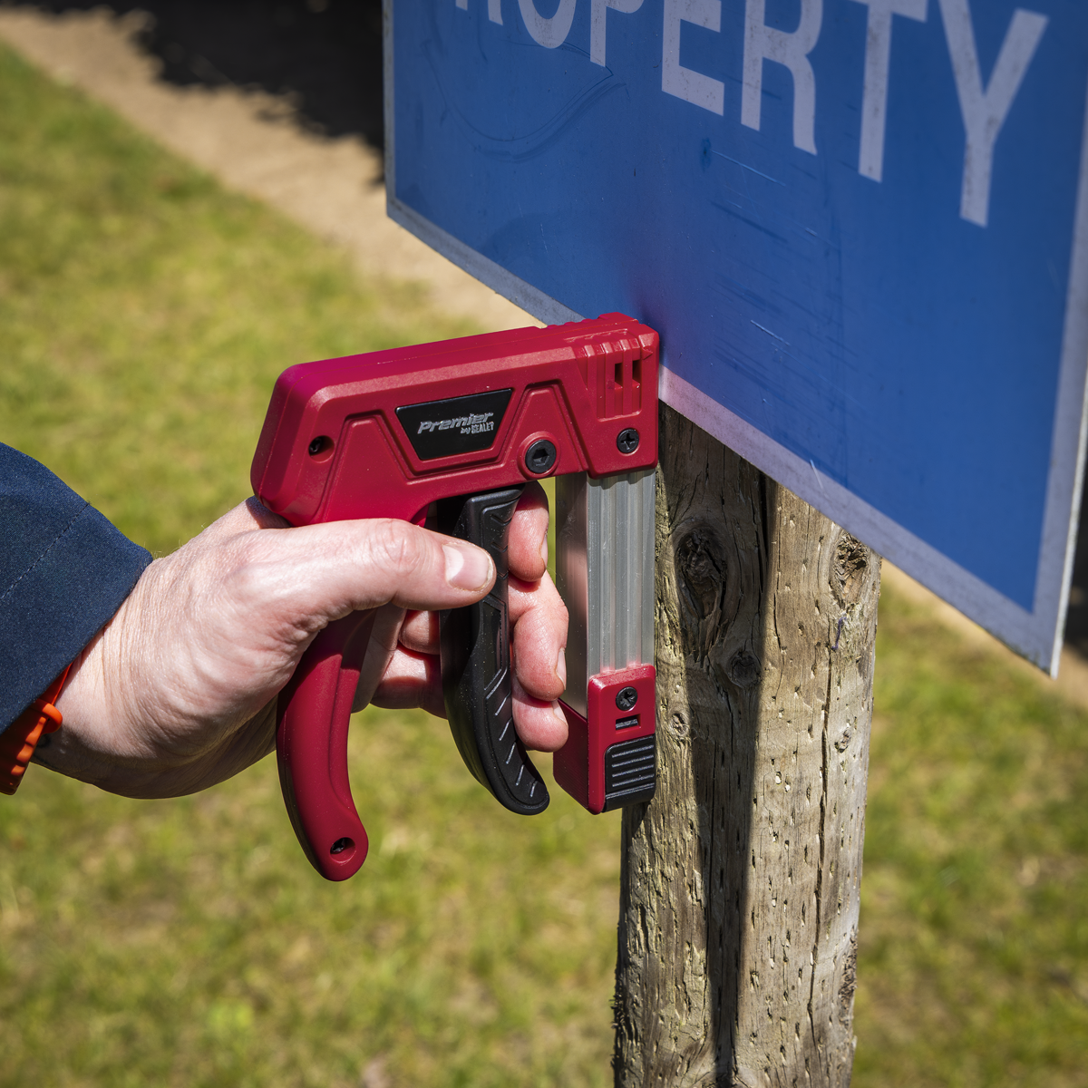 Premier AK7067 Heavy-Duty Staple & Brad Nail Gun