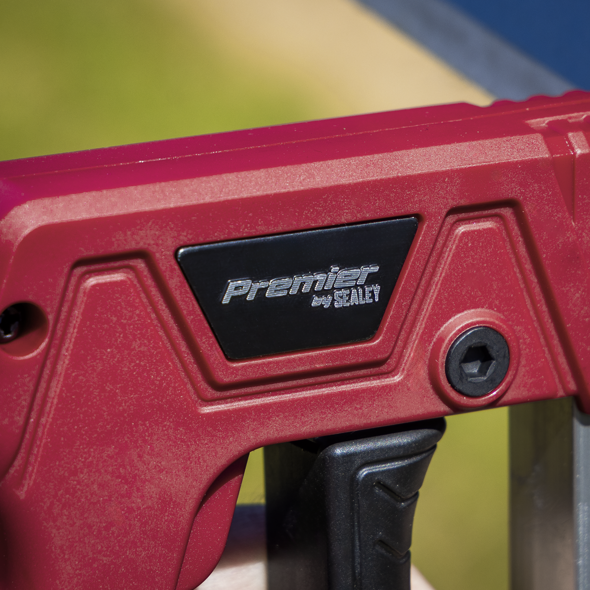Premier AK7067 Heavy-Duty Staple & Brad Nail Gun
