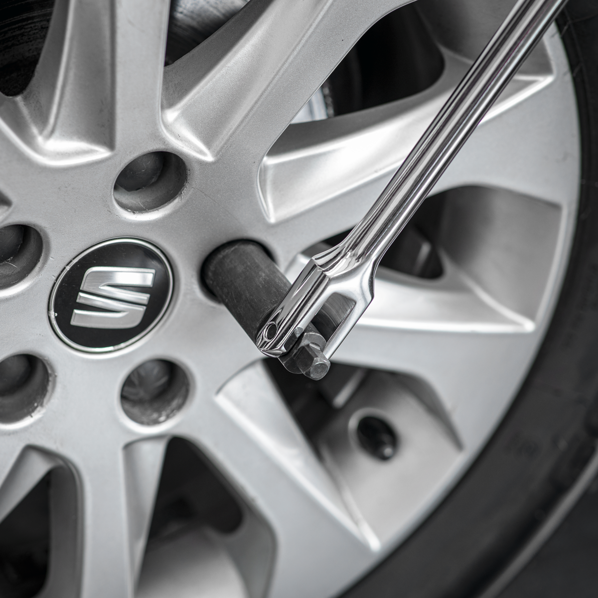 Premier AK7309 Premier Dual Drive Breaker Bar 3/8"Sq & 1/2"Sq Drive 600mm