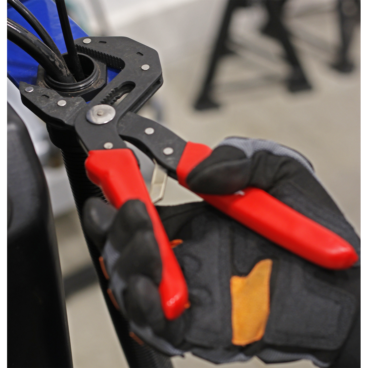Premier AK8535 Premier Self-Adjusting Multi-Grip Pliers 175mm