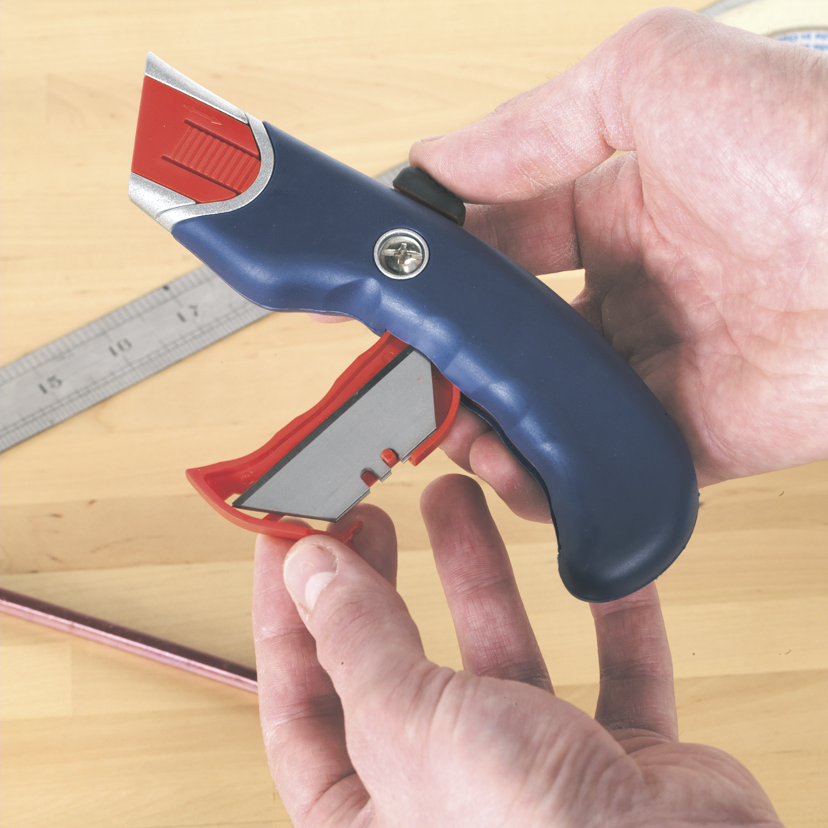 Premier AK8631 Premier Auto-Retracting Safety Knife