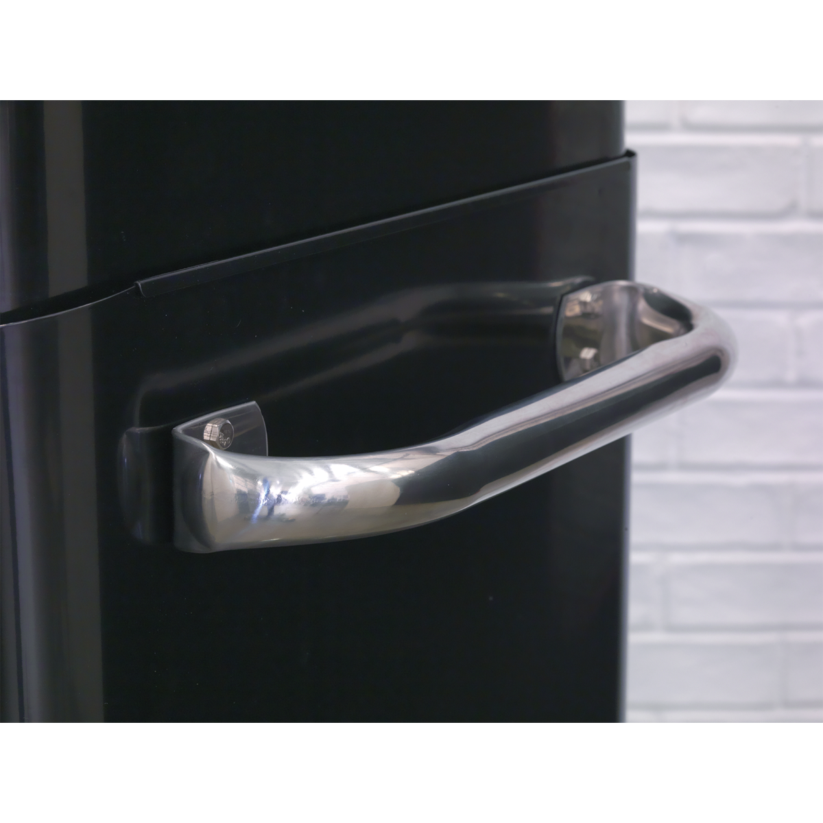 Premier AP41206BR Premier™ Retro Style Wide Rollcab 6 Drawer - Black with Red Anodised Drawer Pulls