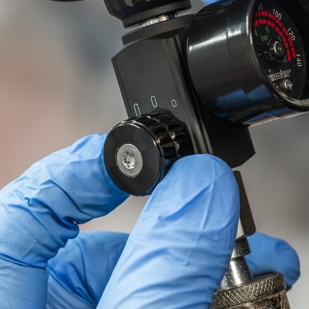 Premier AR02 Premier On-Gun Air Pressure Regulator/Gauge with Glass Lens