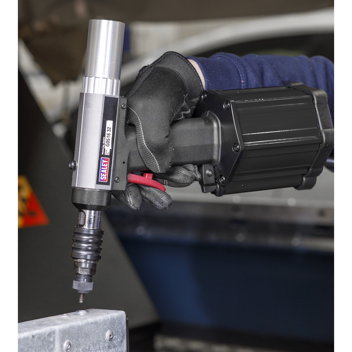 Premier SA317 Air/Hydraulic Nut Riveter Vacuum System