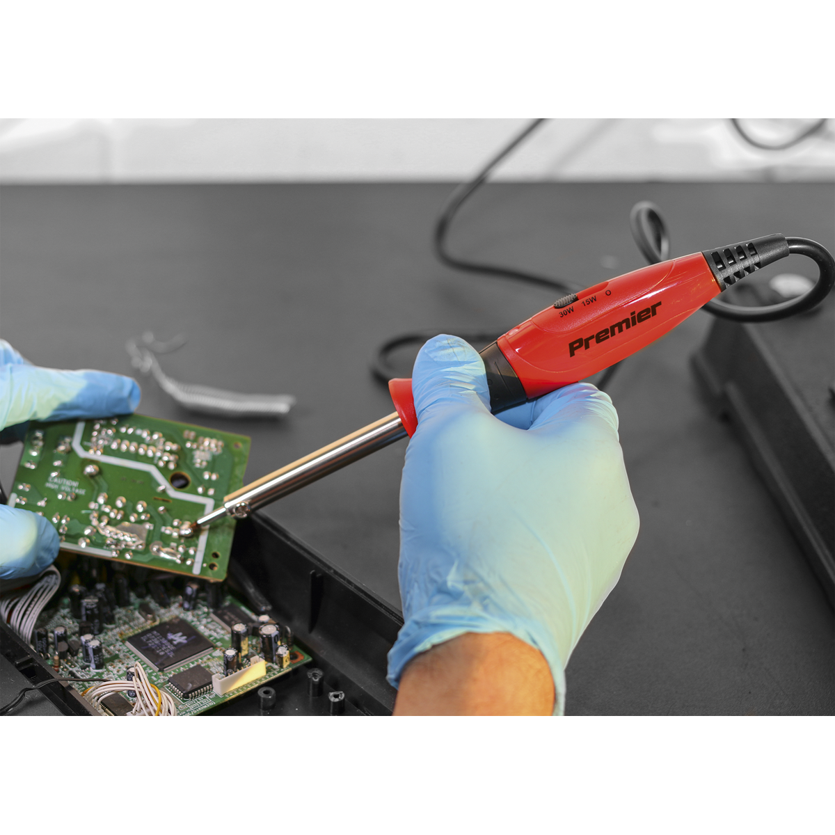 Premier SD1530 Premier Dual Wattage Professional Soldering Iron with Long-Life Tip 15/30W/230V