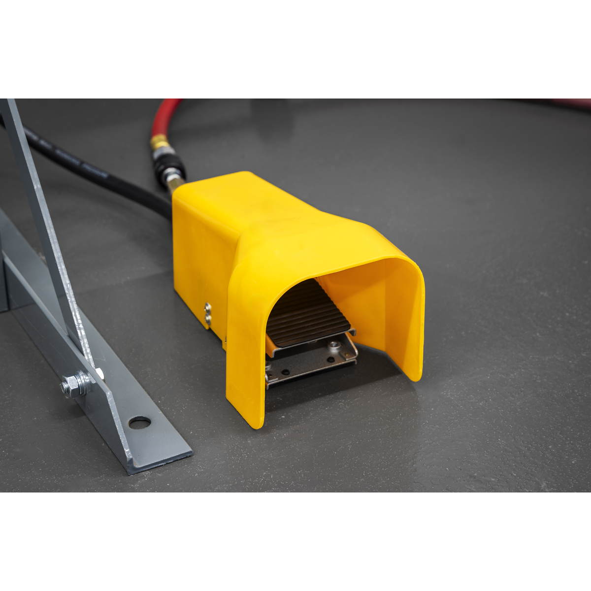 Premier YK309FAH Premier Heavy-Duty Air/Hydraulic Floor Type Press with Foot Pedal 30 Tonne