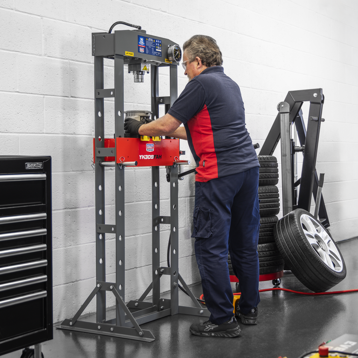 Premier YK309FAH Premier Heavy-Duty Air/Hydraulic Floor Type Press with Foot Pedal 30 Tonne