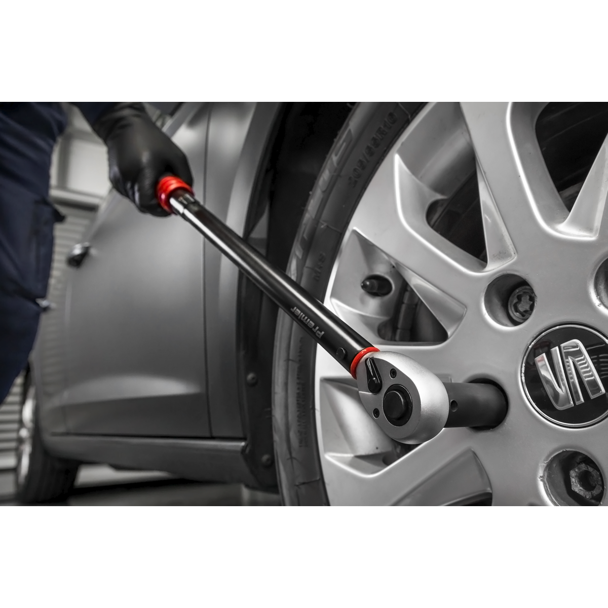 Premier Black STW905B Premier Black Torque Wrench Micrometer 1/2"Sq Drive Calibrated 60-330Nm