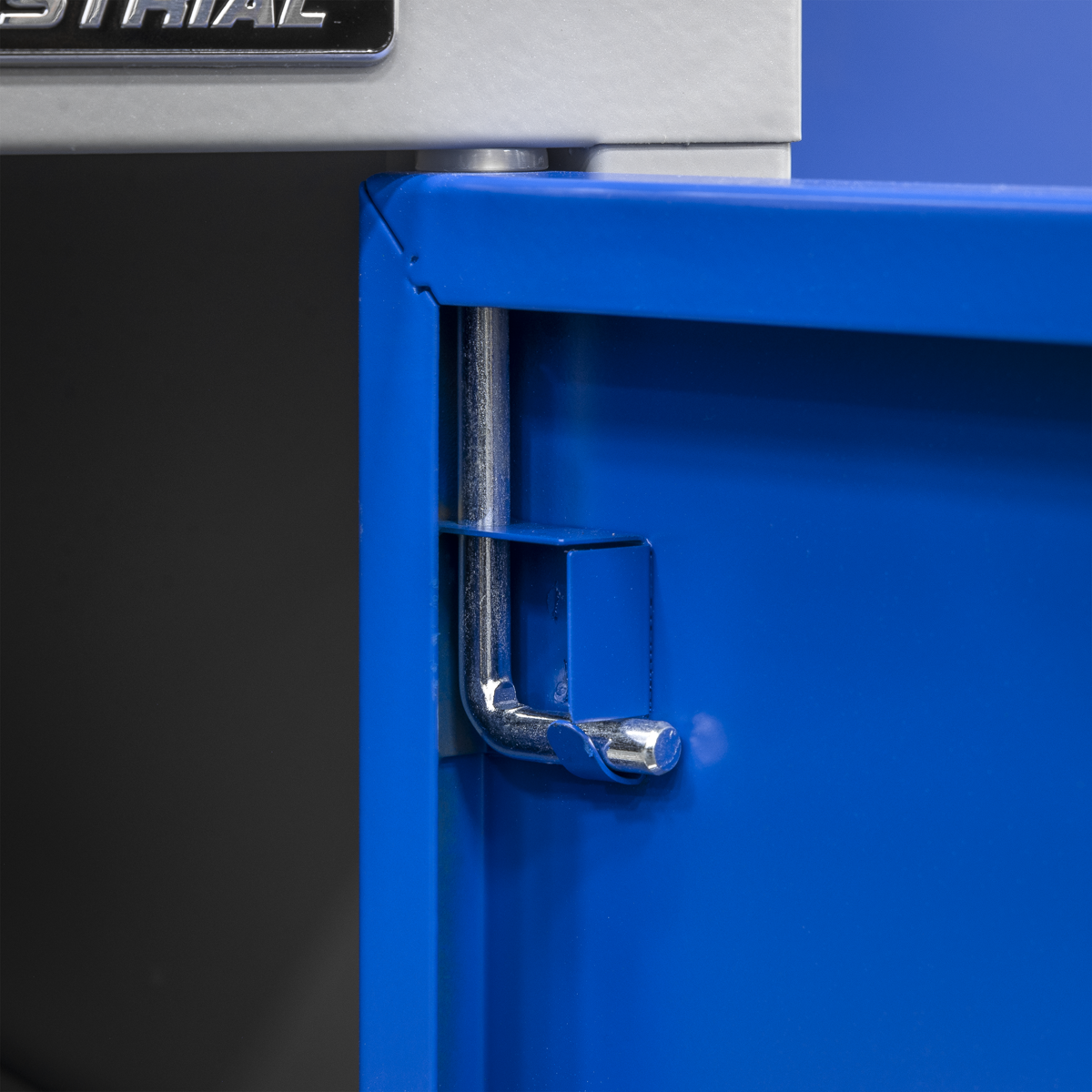 Premier Industrial API5659 Premier Industrial™ Mobile Industrial Cabinet with 1 Shelf