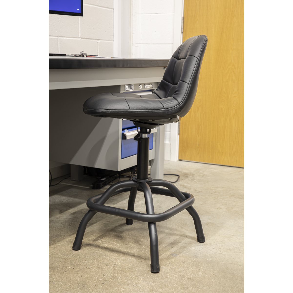 Premier Industrial SCR01B Premier Industrial Pneumatic Workshop Stool with Adjustable Height Swivel Seat & Back Rest