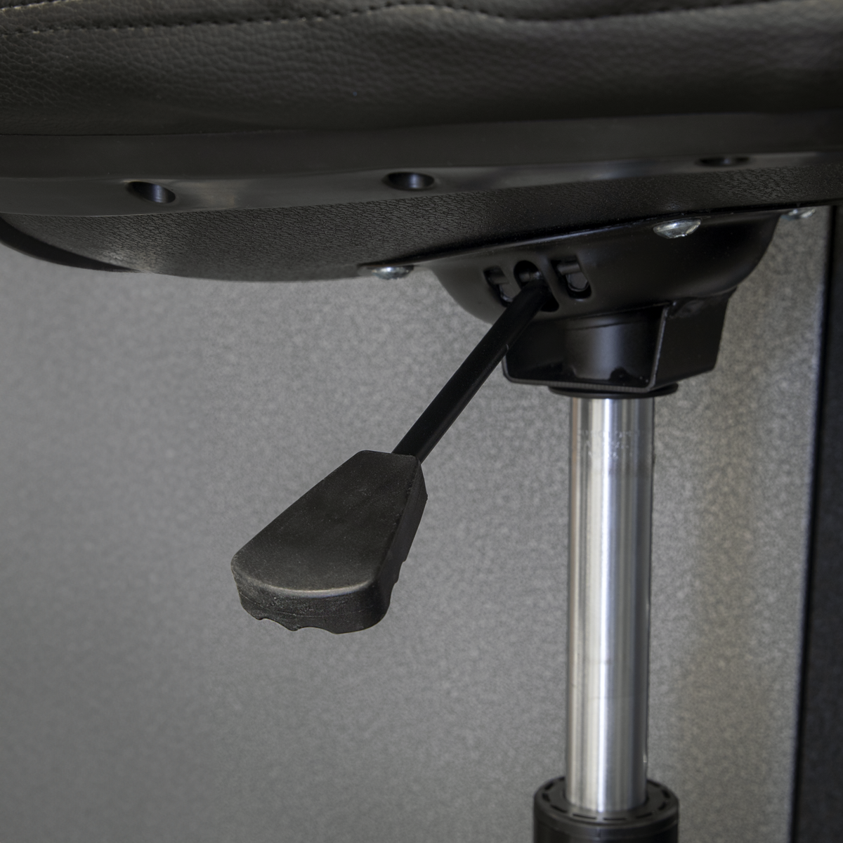 Premier Industrial SCR01B Premier Industrial Pneumatic Workshop Stool with Adjustable Height Swivel Seat & Back Rest