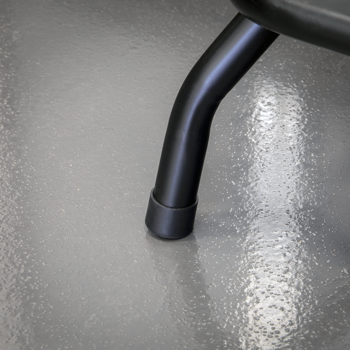 Premier Industrial SCR01B Premier Industrial Pneumatic Workshop Stool with Adjustable Height Swivel Seat & Back Rest