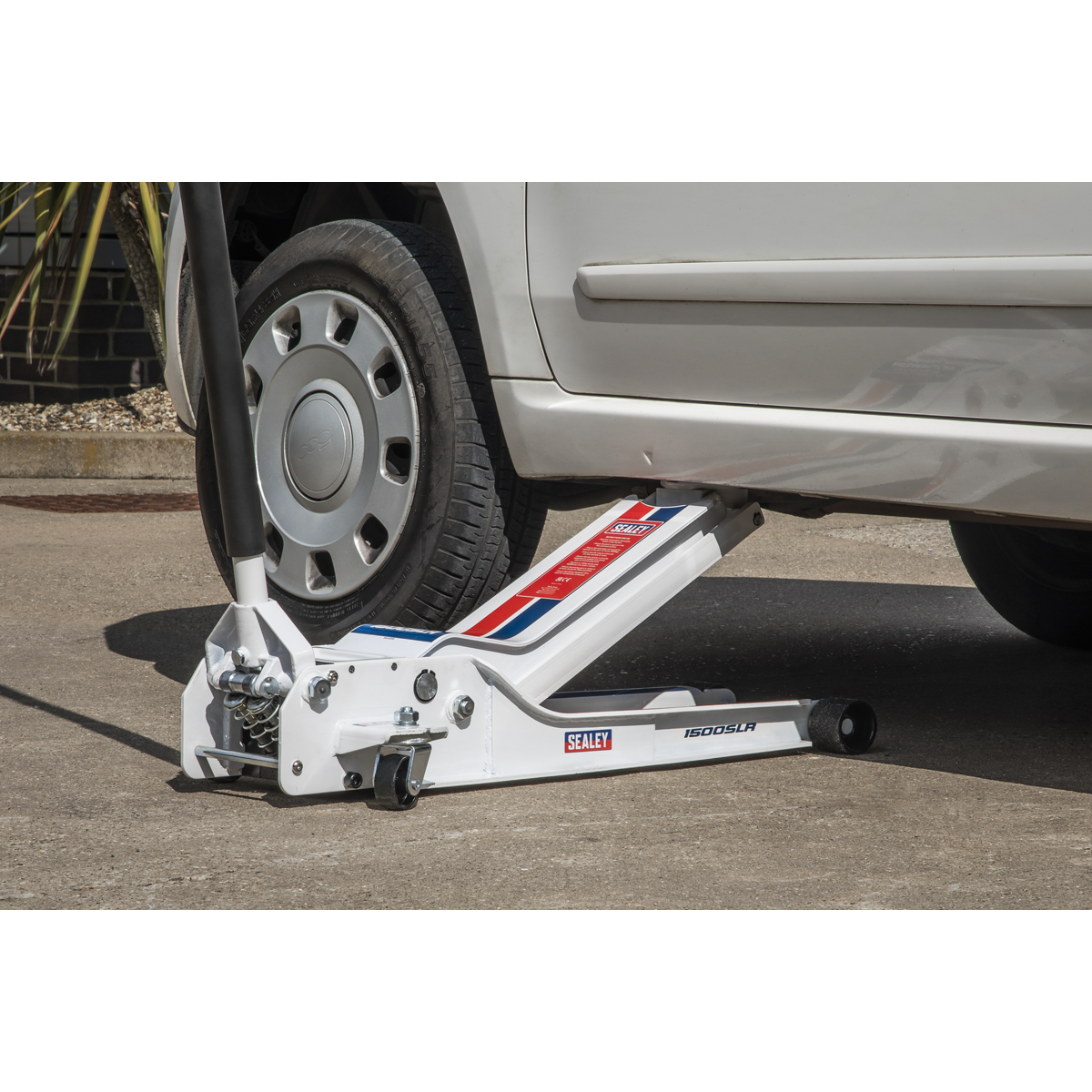 Sealey 1500SLR Low Profile Long Reach Rocket Lift Trolley Jack 1.5 Tonne