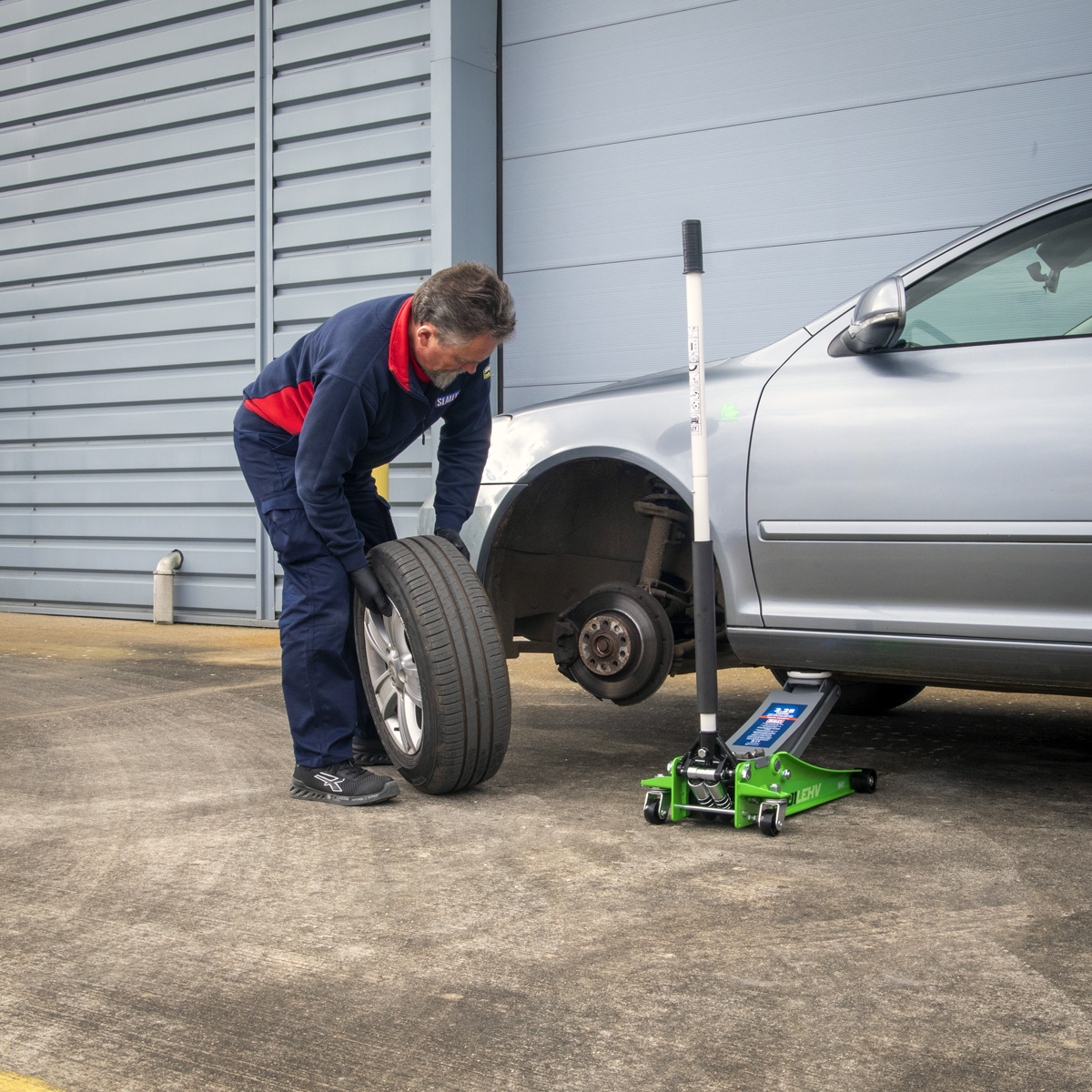 Sealey 2001LEHV Low Profile Rocket Lift Trolley Jack 2.25 Tonne - Green