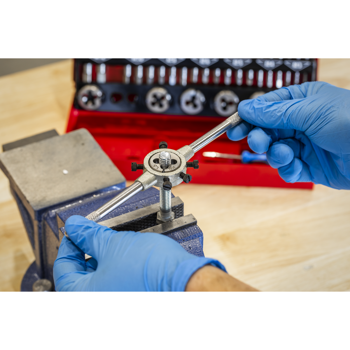 Sealey AK3015 Metric Tap & Die Set Split Dies 32pc